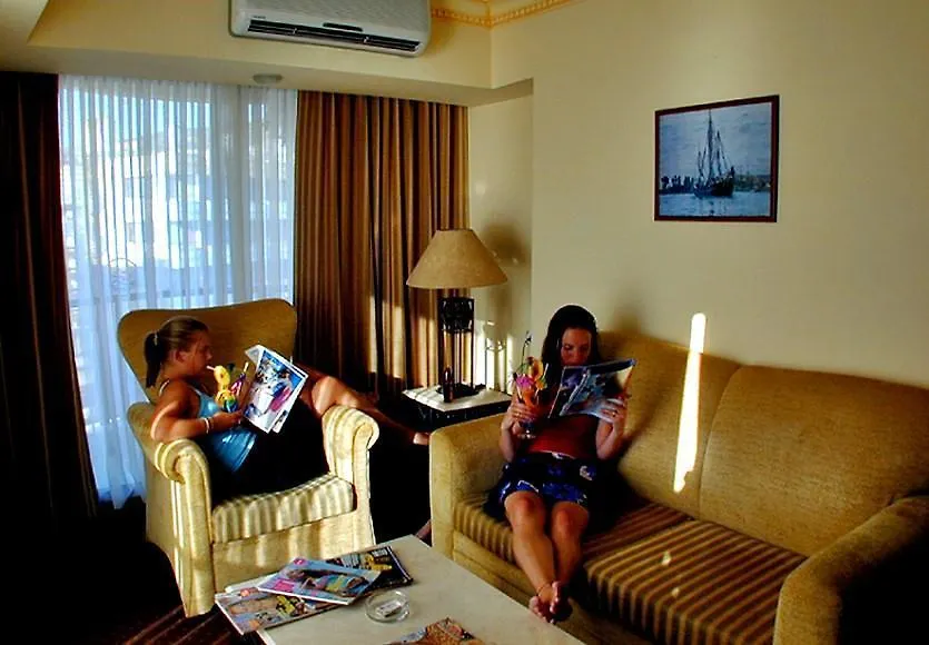 Ozcelik Hotel Kusadasi