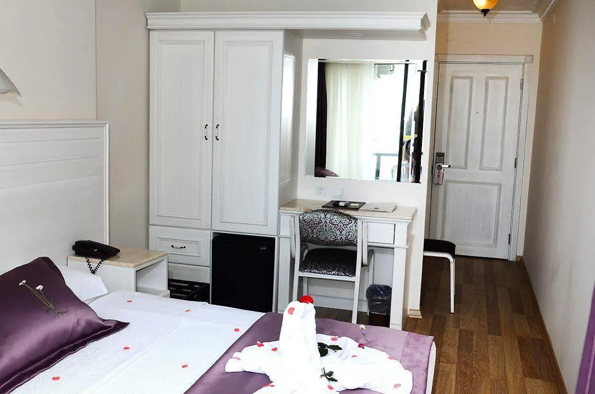 ****  Ozcelik Hotel Kusadasi Turkey