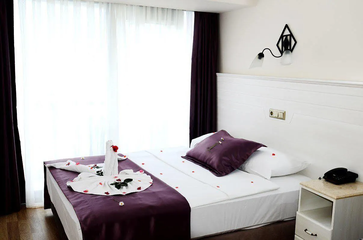 Ozcelik Hotel Kusadasi